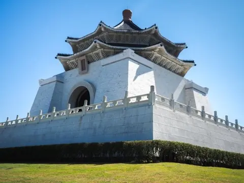 Chiang Kai-shek Memorial Hall, white marble with a blue octagonal roof.