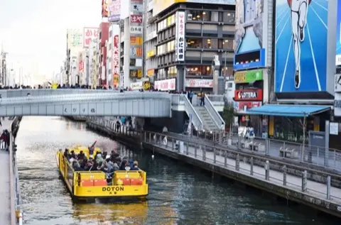 A Tombori River Cruise boat on the canal.