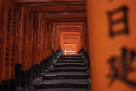 One-way single-file section of the torii path.