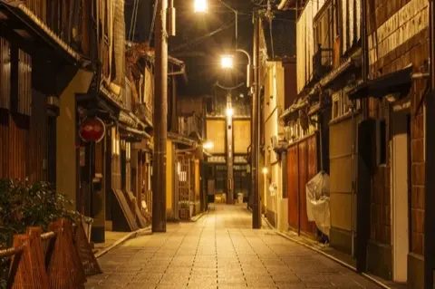Hanamikoji Street at night.
