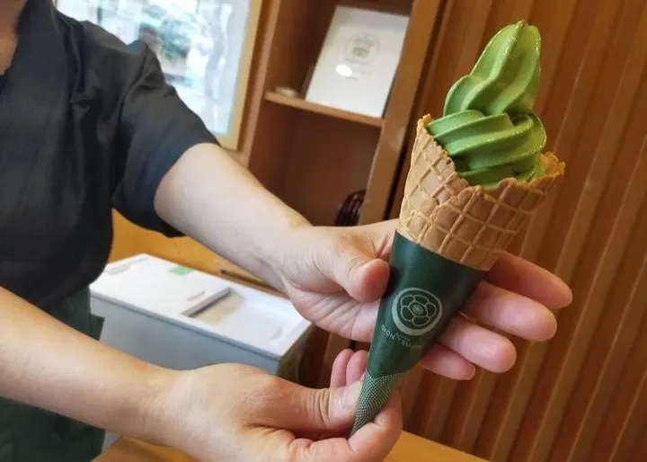 Matcha soft-serve ice cream at Gion Tsujiri.