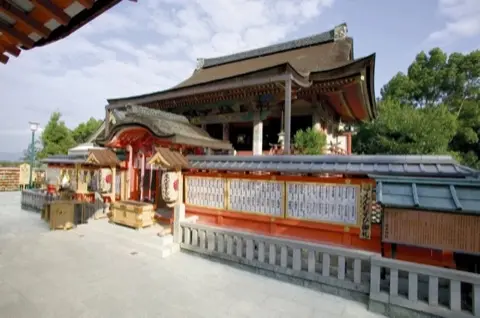 Jishu Shrine, just behind the Main Hall.