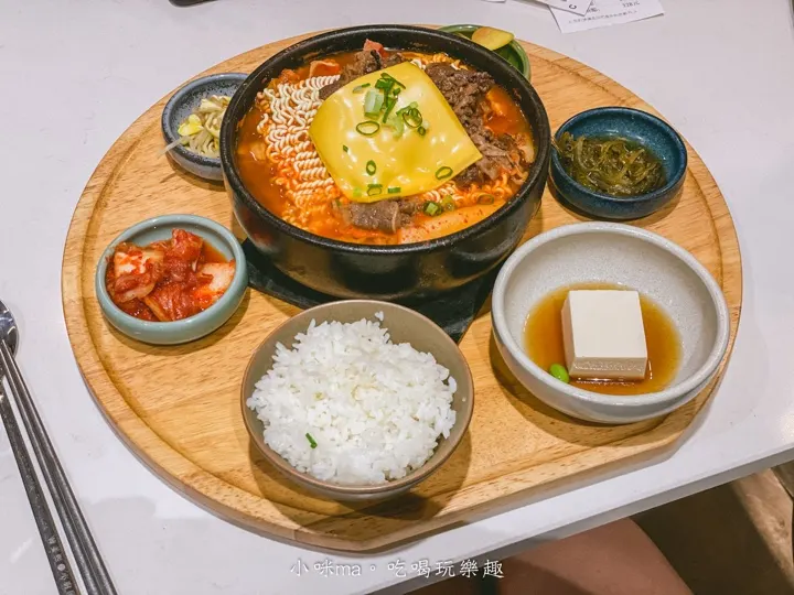 Han Jiang Xi's Kitchen's cheese kimchi beef budae jjigae hot pot.
