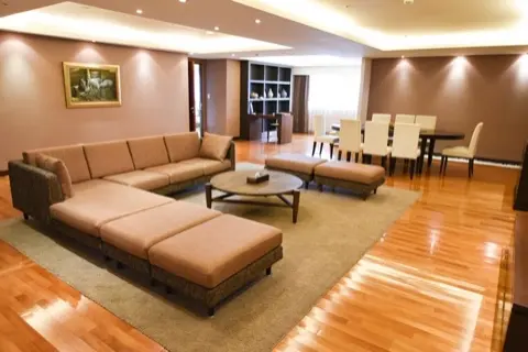 Presidential suite living room.