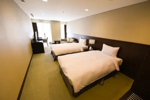 Twin-bed guest room.