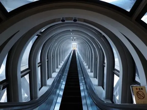 The see-through escalator up to the observatory.