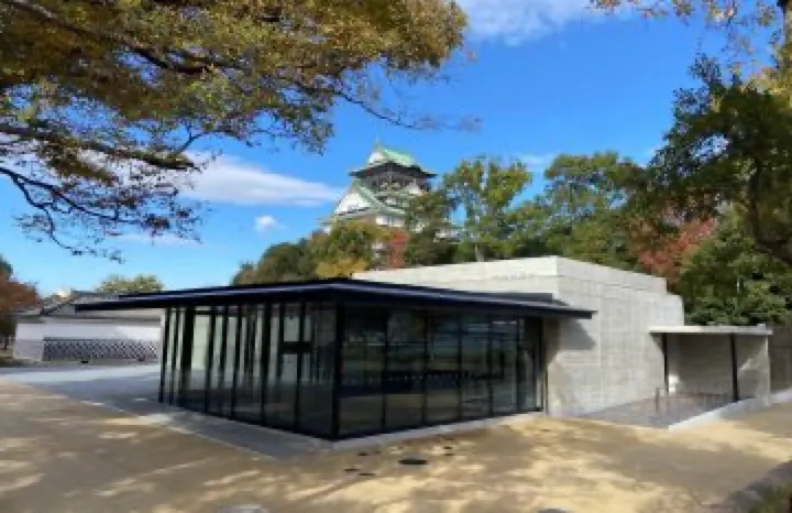 A closer view inside the Toyotomi Ishigaki Hall stone wall exhibit.