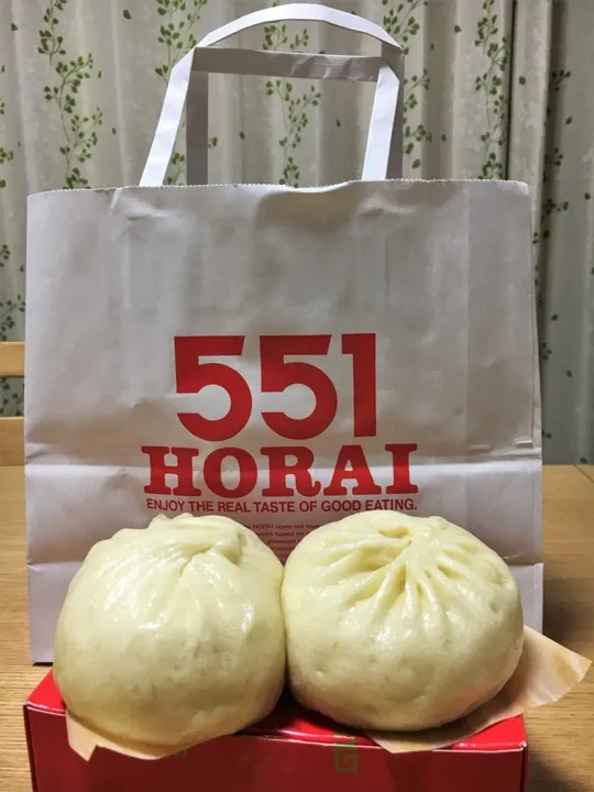 551 Horai's butaman, Osaka's famous steamed pork buns.