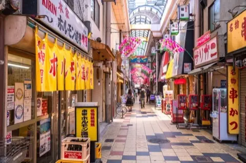 A nostalgic alleyway in old Osaka.