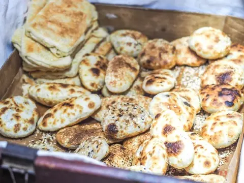 Nanjichang: clay oven sesame flatbread rolls.