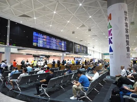 Taoyuan Airport Terminal 2 arrivals hall.