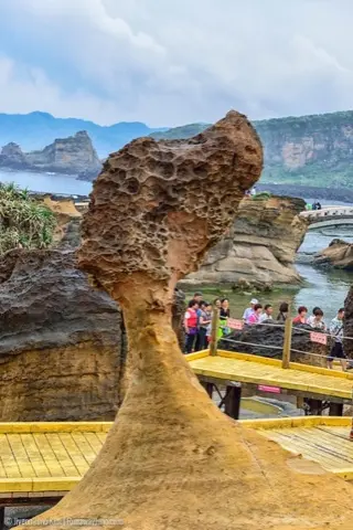 Yehliu Geopark's famous Queen's Head rock.